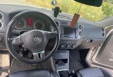 Volkswagen Tiguan cena 35900 przebieg: 281810, rok produkcji 2009 z Bielawa małe 22